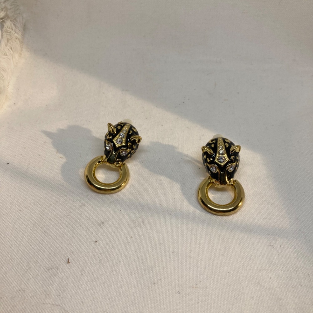 Kenneth J Lane GOLD BLACK ENAMEL CLIP EARRINGS | Panthère Classic 1980's Panther - Picture 10 of 13